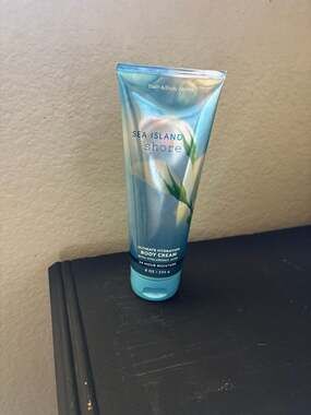Bath & Body Works Sea Island Shore Ultimate Hydration Body Cream 8 oz
